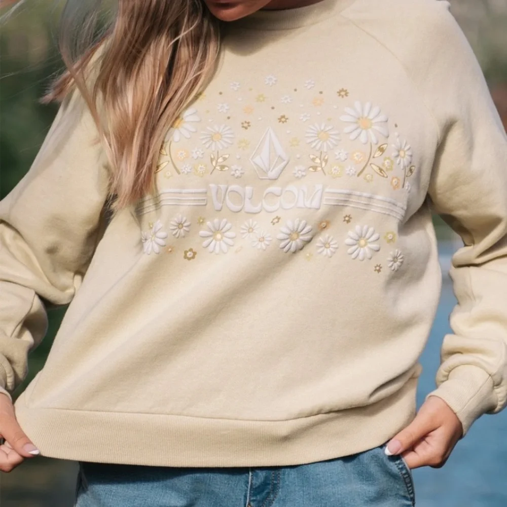 Volcom Crew - Picture 1 of 9